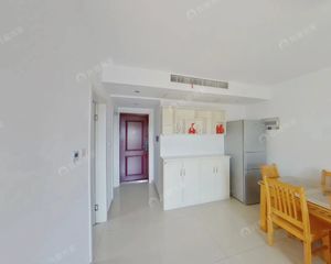 此房满五年 精装保养好 大飘窗 诚心出售 看房方便