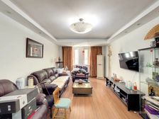 新上房源,诚意出售,实际使用面积很大