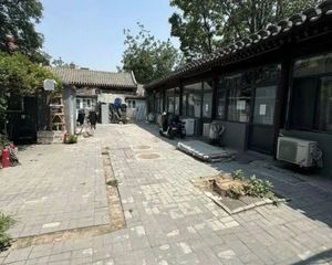 西城什刹海区域 西什库大街 私产双证北房朝南 尖顶房随时过户