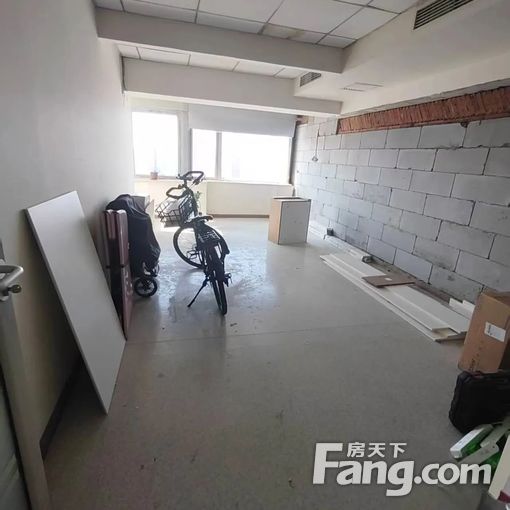  �󶼹��� 4��1��1�� 135ƽ��װ�� 8000Ԫ/�� 