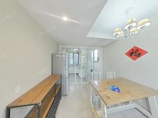 张江东,南北通透户型,有大阳台