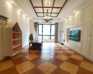 凤岭北精装修三房 不近路边 正南向