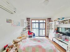 小区靠河位置,高区景观视野,平层大三房,南北通透,带三个阳台