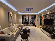 美伦精装大三室南北通透西边户全明户型