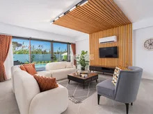 费特希耶(Fethiye)恰利什(?al??)海滩附近的带泳