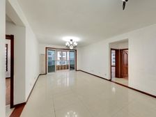 新增三室看房方便小区中间位置诚意出售