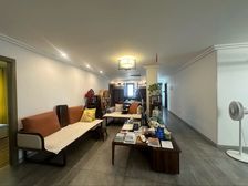 照母山香港置地壹号湖畔。看湖洋房,带阁楼320万 房源保真!