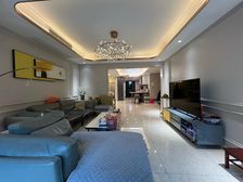 照母山香港置地壹号湖畔。内圈大花园,急售700万 房源保真!