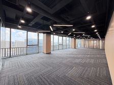 番禺长隆 地铁上盖 全新精装修 4个间隔 双面采光