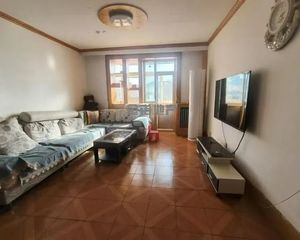 西园客厅通阳台 两居 总价低 单价低