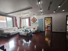 镜春园 降价房源 精装三室双卫 客厅有窗户 有