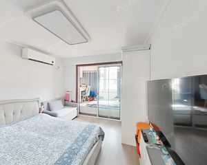 新上!!东边套全明户型,精装修两房,近地铁!