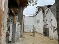 东直门 簋街 院儿 带车位 占地近60平 房高近6米