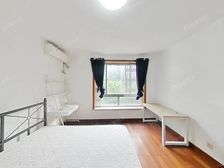 小区仲心位置,安静采光佳,带大花园。