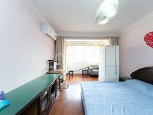 1999年商品房,户型方正,朝南带阳台,一梯三户,看房方便