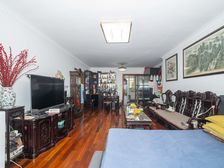 南北两房,厅朝南,带花园 诚意出售 一梯两户 采光无敌