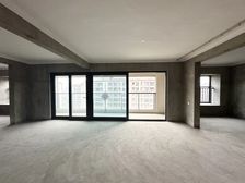 雅戈尔江上4室2厅2卫南朝向440.0万元/套出售