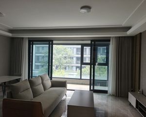 芳菲郡3室2厅2卫南朝向325.0万元/套出售