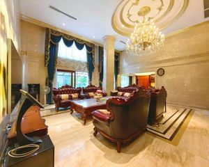 水街旁核心地段大叠拼大 双花园 独立电梯 底于同房九百