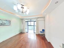 新出四楼三房,两个卫生间都大大滴窗户,业主诚售,我有钥匙