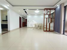 明秀东路地铁口横厅大三房朝南可以做四房新装