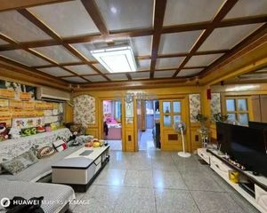 青春苑电梯房 4层 房价可议 三居 南北通透