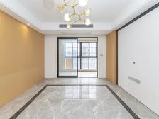 绿地香颂花园 4室2厅 精装修