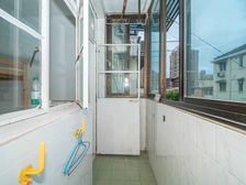 靠近朝春,南北两房,厨卫全明,中层,房东诚意卖,看房有钥匙