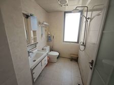 绿地新都会,小区环境优美,中间楼层,临近地铁站,送车位