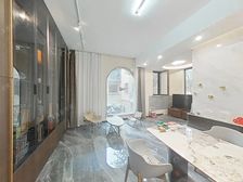 龙湖郦城别墅 精装修3年 业主诚心出售 3面花园 2个露台