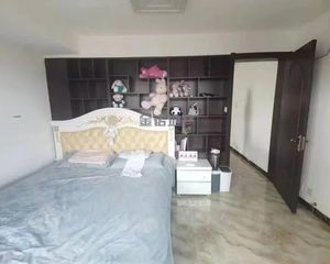 南华园四区 160可议 精装三居 南北通透 把边户型 顶层