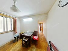 区政府边上紧俏朝南电梯一房,全明户型,业主诚售!