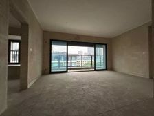 九龙坡区 金辉云缦长滩 四房 露台可用 可以上楼顶