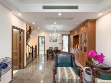 河谷大A户型,实用面积240平,精装修自住,保养好。欢迎品鉴