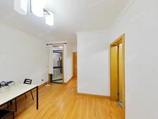 五年才出一套的商品房,一房一厅高层夜景一览无余