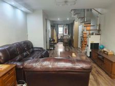 诚:房,楼上楼下,送阁楼送露台,四房三厅,换房急售