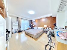 经典双拼大别墅,精装修,户型好,位置佳,车位多,欢迎实地看房