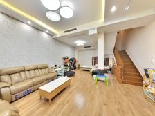 联排别墅,新装修带花园,带空调地暖,位置好,欢迎实地看房 。