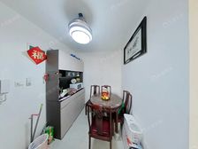 中间楼层,采光好 满五年 小区中间位置