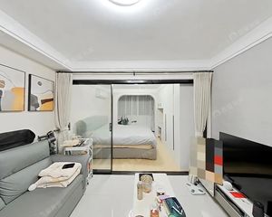 3楼朝南一房一厅,精装修拎包入住。房东阿姐诚意卖,看中还能谈