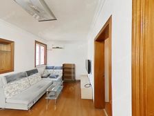 一梯两户,小区自带停车场,两房朝南,全明户型