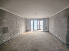 172平四房双卫 送俩车位 临地铁 高楼层采光好 77