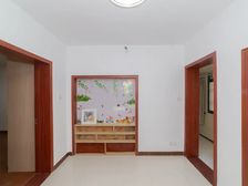 低总价!双开间大院子!院门已开 翠苑公寓 2室新精装 有钥匙