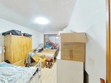 新上一楼带院子, 不靠马路,诚意出售,支持议价