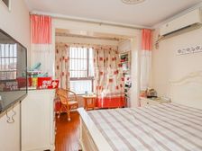 主卧朝南,小区中心位置,大两房,近商圈