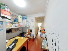 中间三楼,全明户型,18号地鉄綫150米!