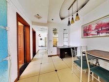 南坪商圈内,近轻轨,环境优美,居家安静。