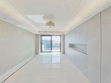 次新房有车位,看房方便,业主诚意出售,周边配套成熟,人车分流