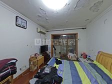 送朝南卷帘门汽车库 房东自住 看中可议