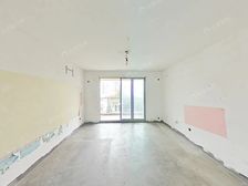 三开间朝南,楼层好,商品房,不靠马路位置好